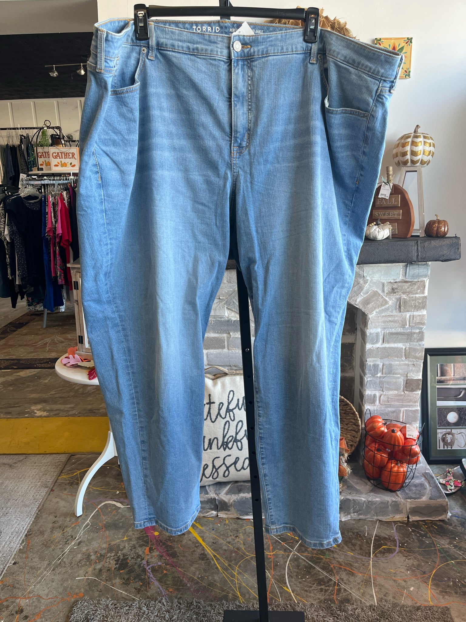 torrid Plus Bottoms Size 30T Jeans