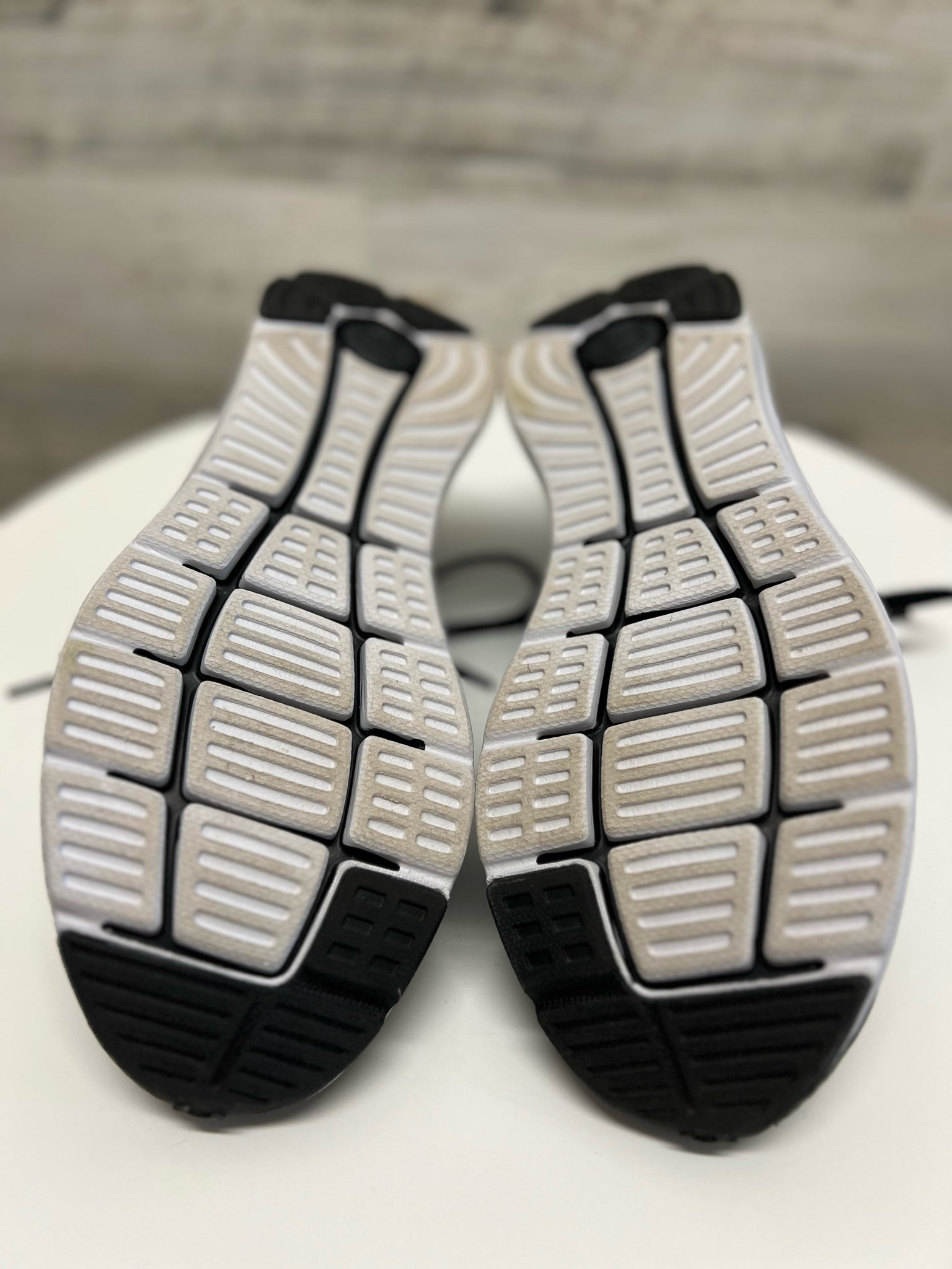 UNDER ARMOUR Shoes/Footwear 8.5 SHOES