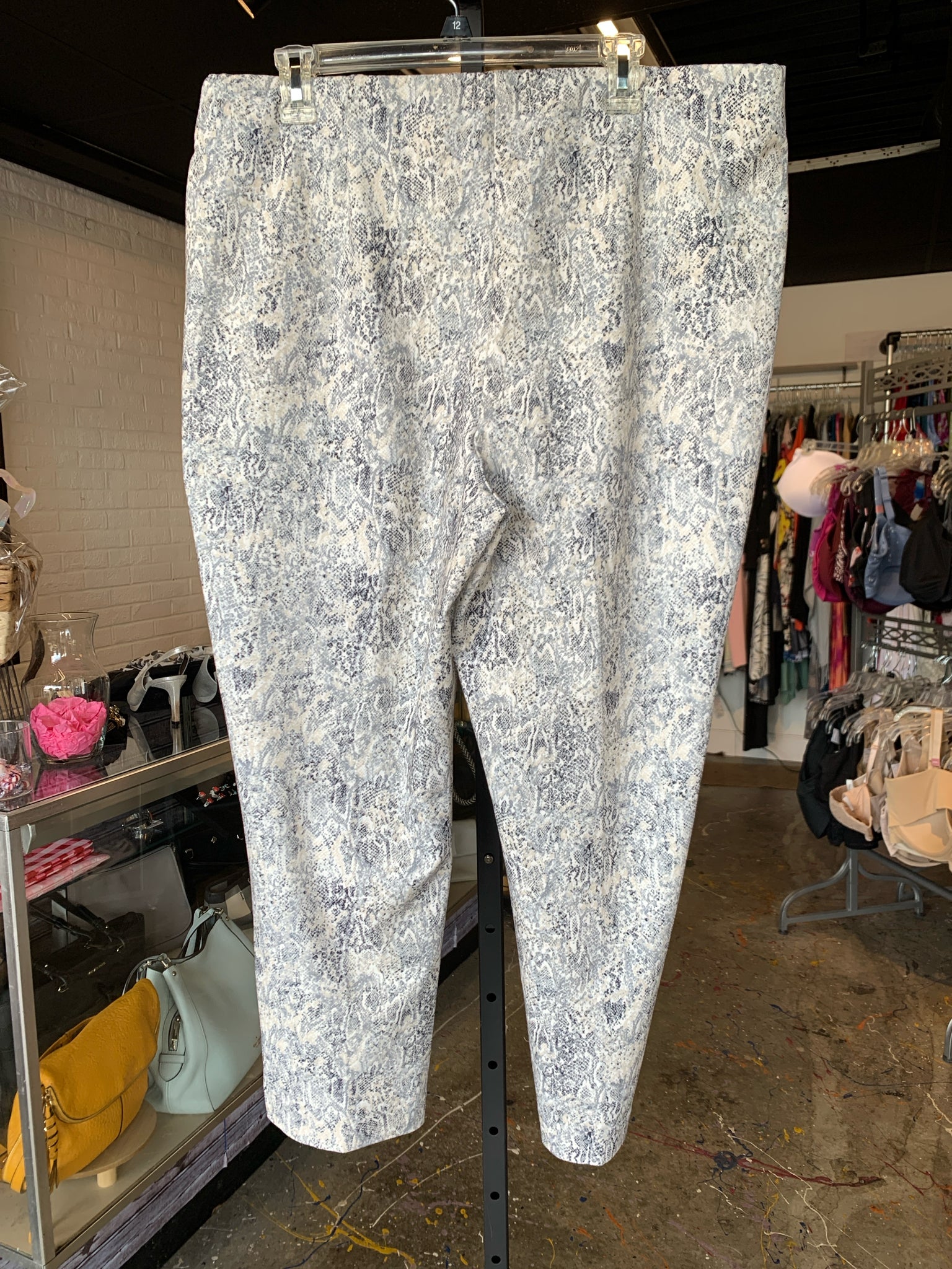 Chicos Womens Bottoms 3 ATHLETIC WEAR-WOMEN'S