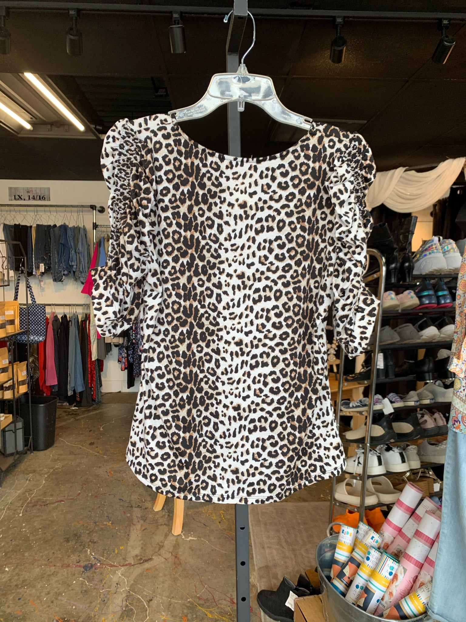 Above and Beyond Womens Tops Size M Blouse