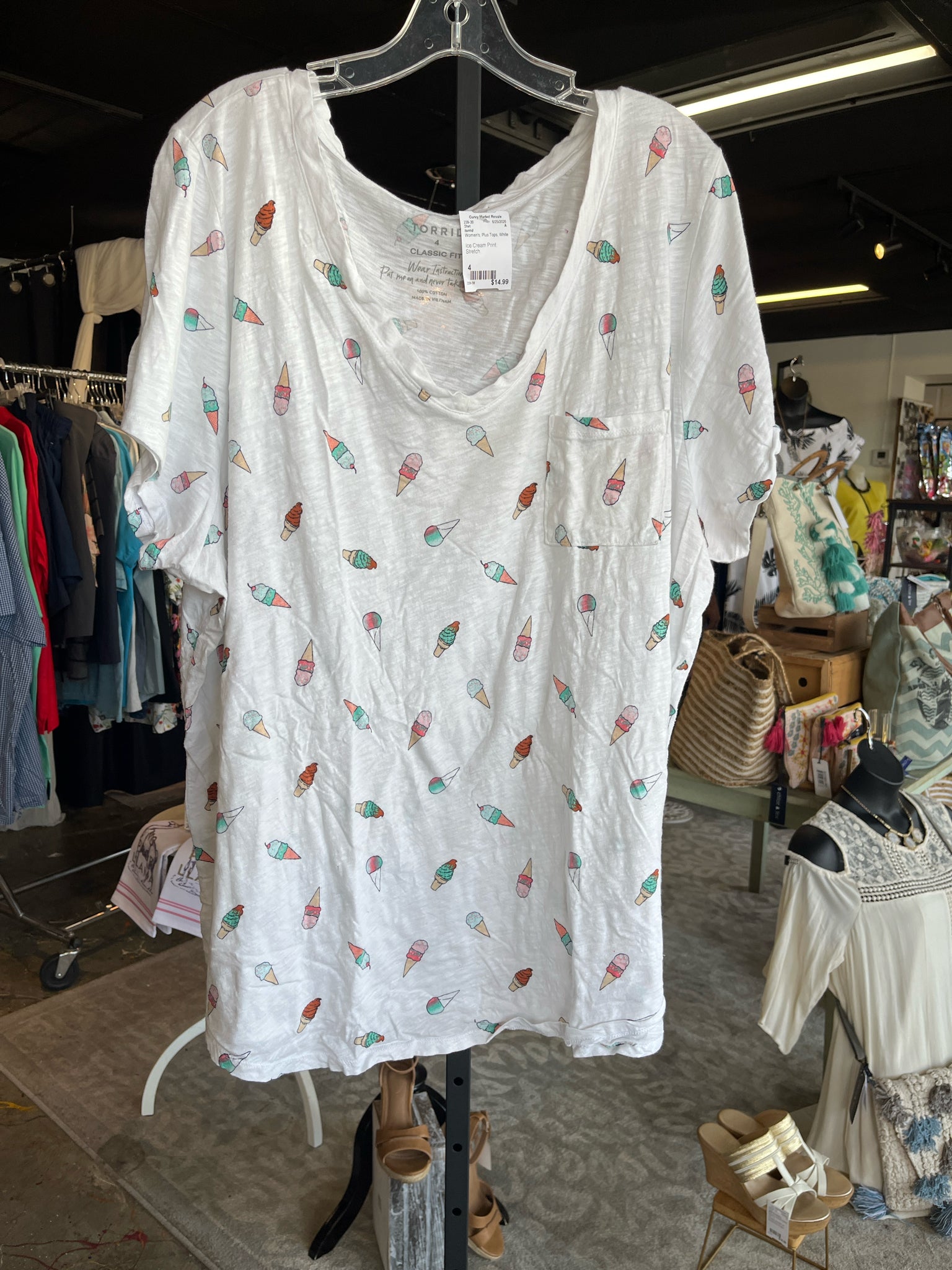 torrid Plus Tops Size 4 Shirt