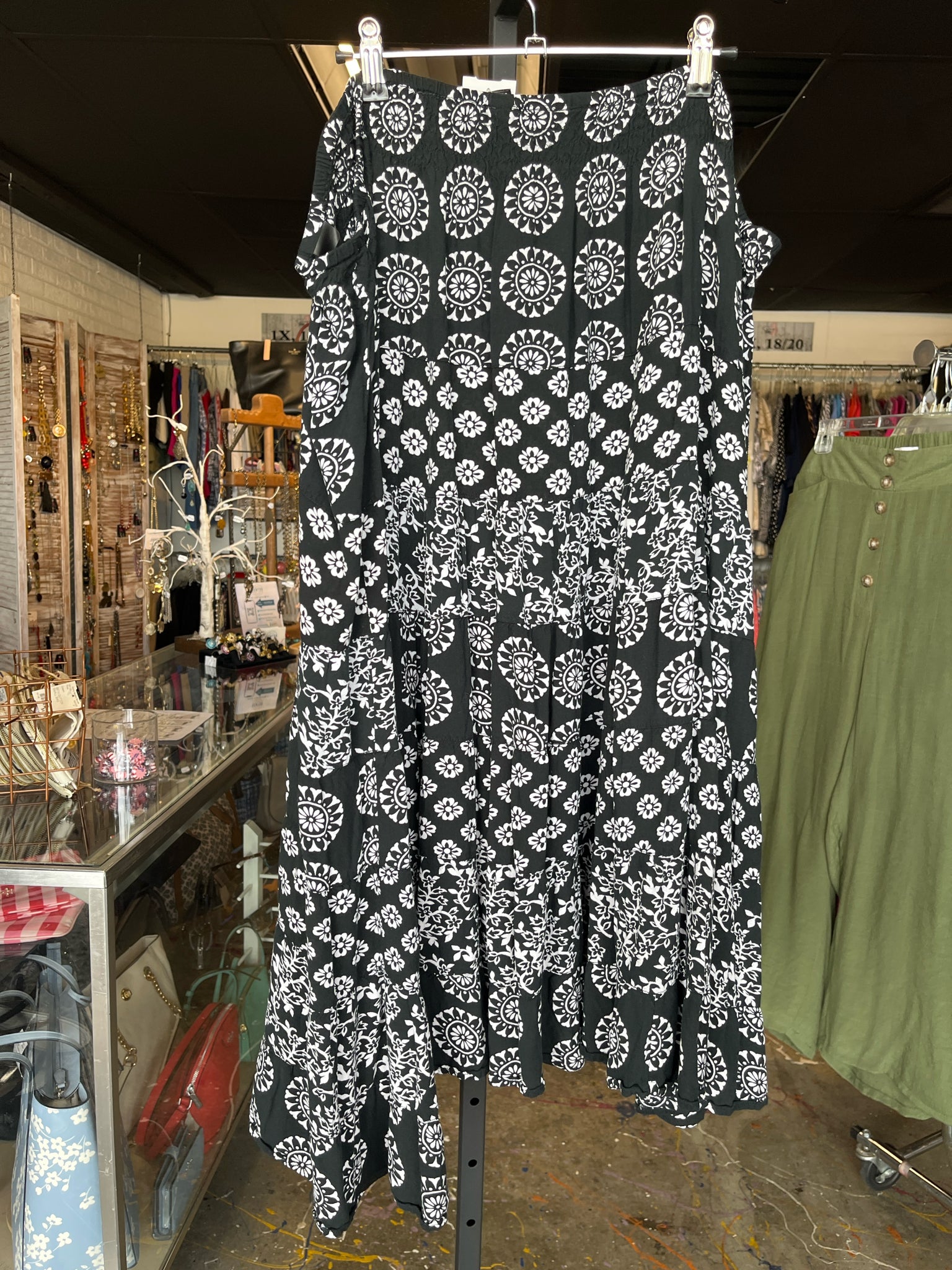 Avenue Plus Bottoms Size 30/32 Skirt