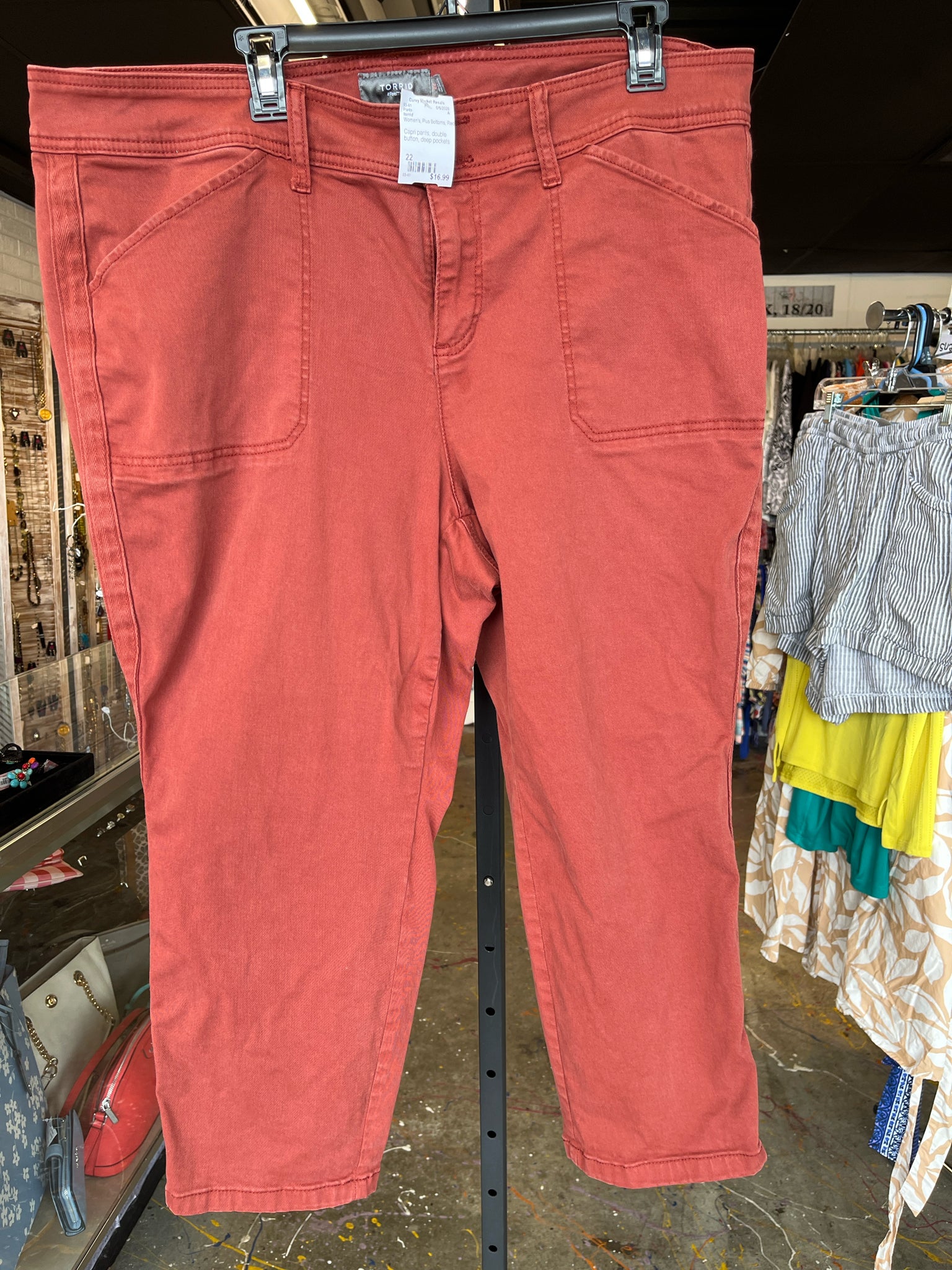 torrid Plus Bottoms Size 22 Capri Pants