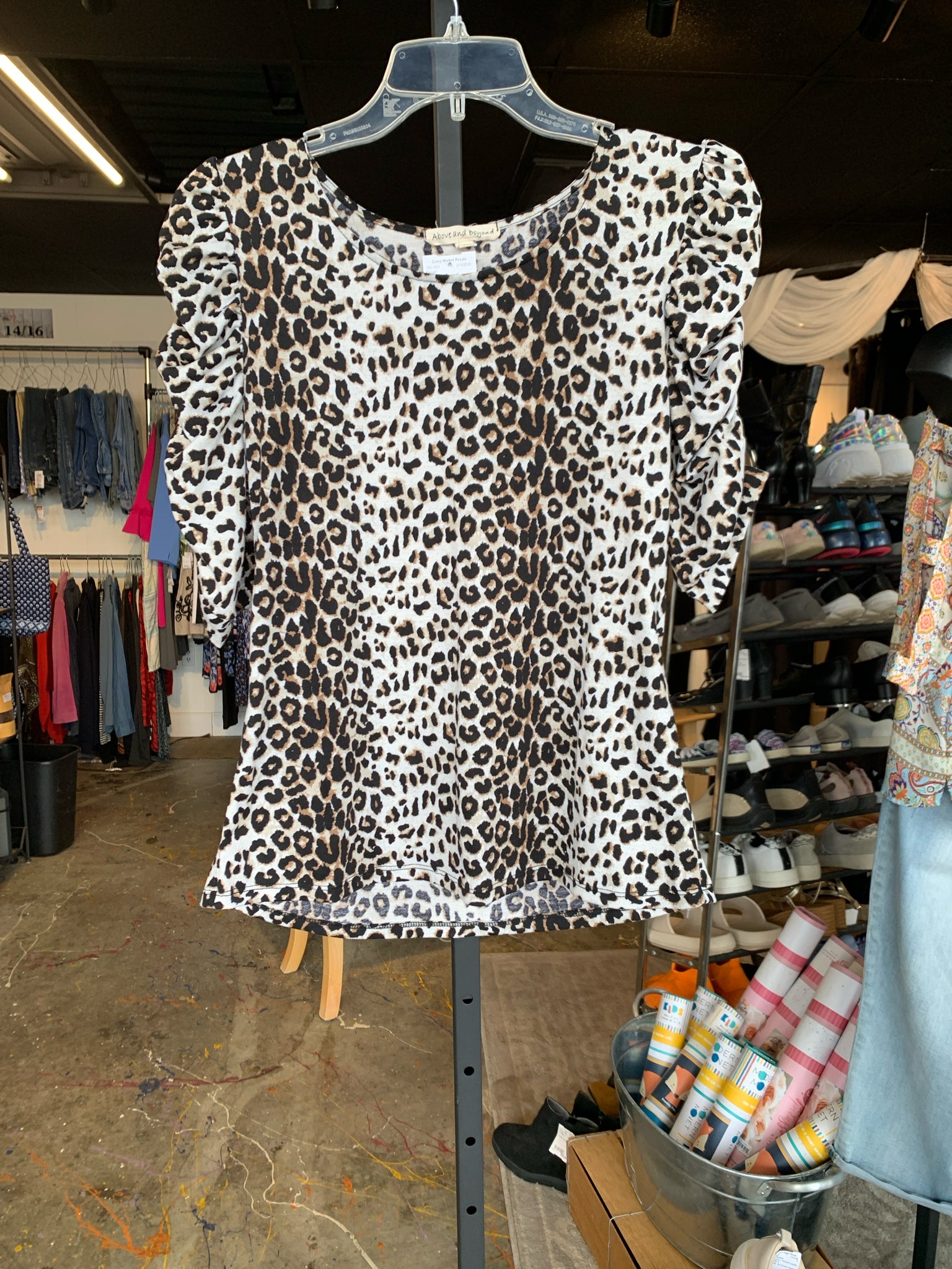 Above and Beyond Womens Tops Size M Blouse