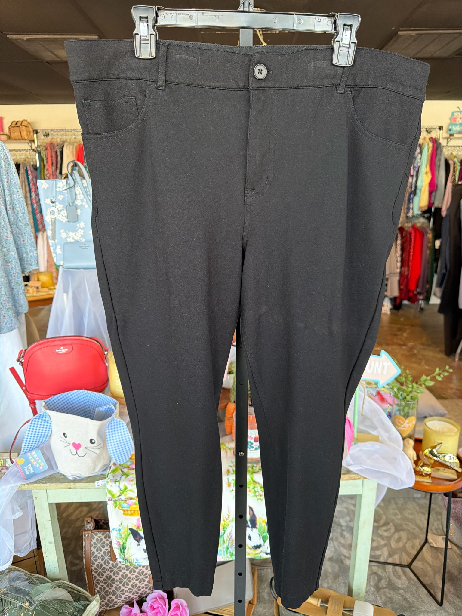 torrid Plus Bottoms Size 20r Pants