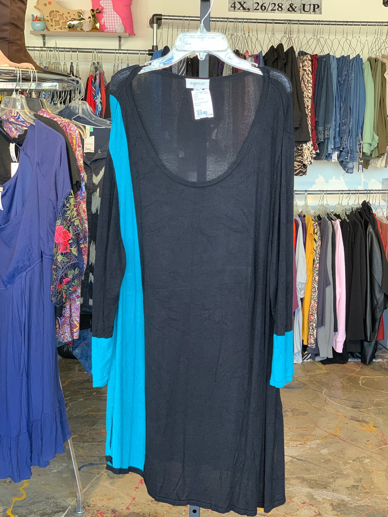 Size 26/28 Avenue Sweater