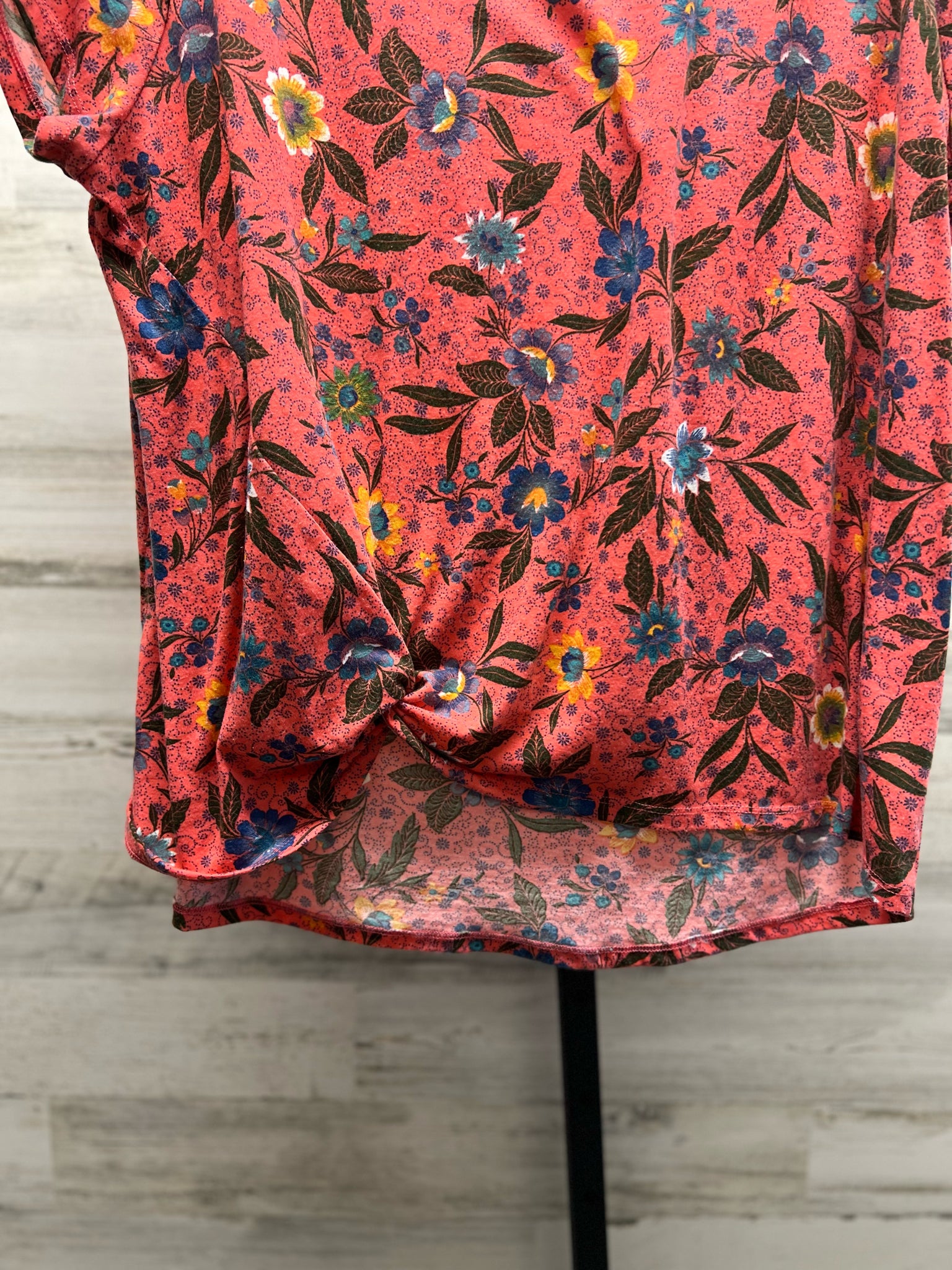 Size 2X Wall Flowers Shirt