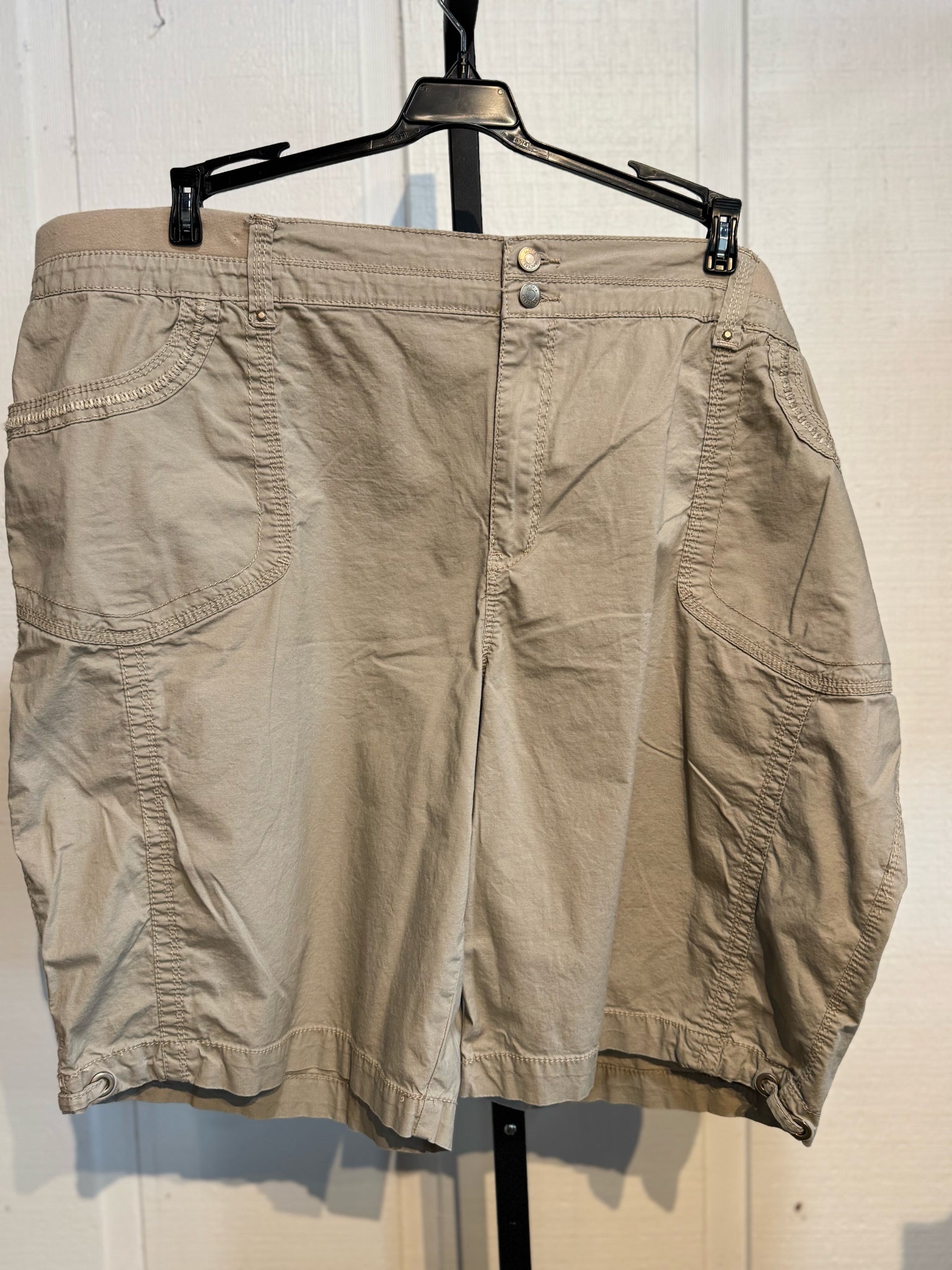 GLORIA VANDERBILT Plus Bottoms Size 24 Shorts