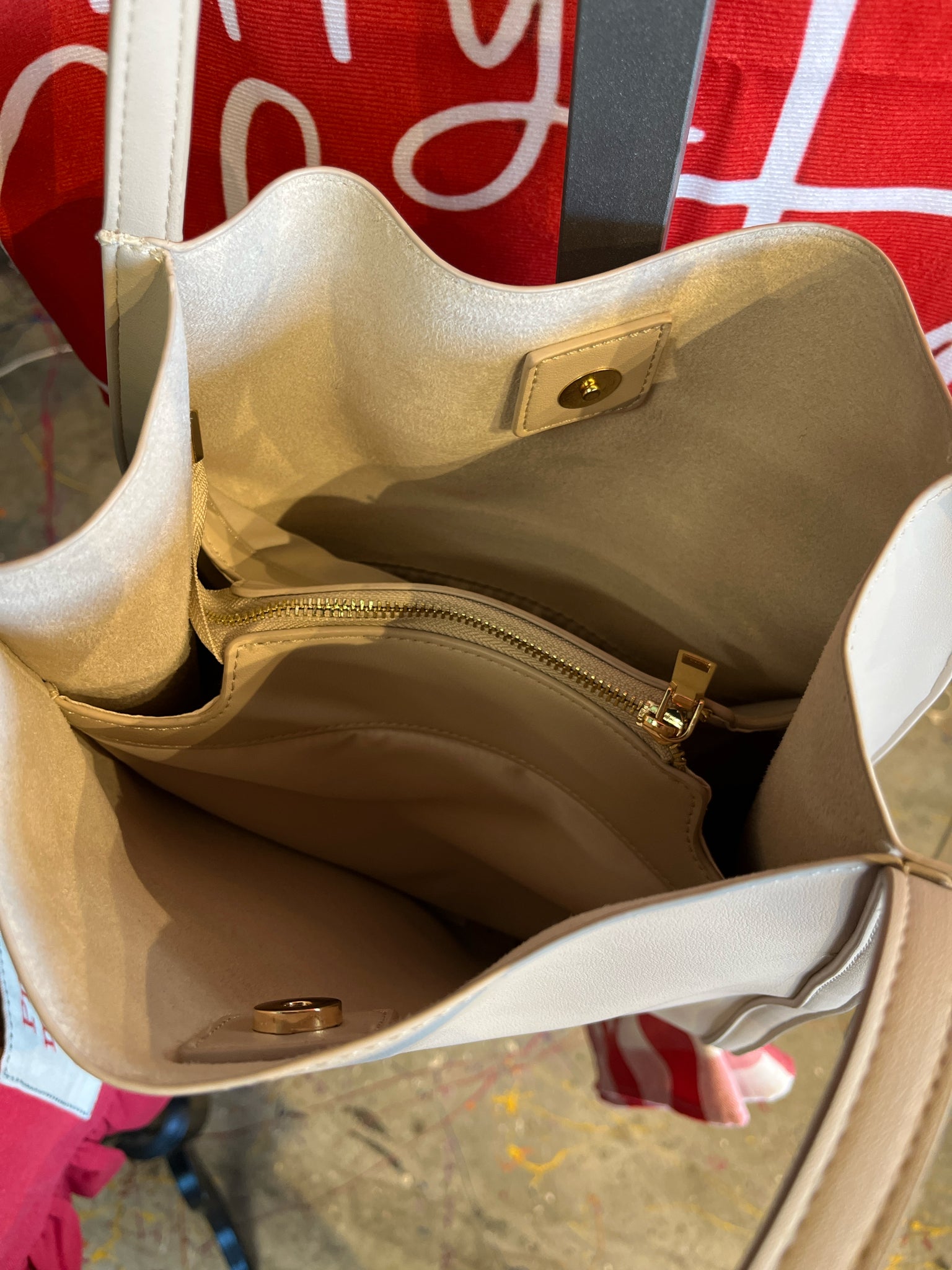 Antik Kraft Tan Purse