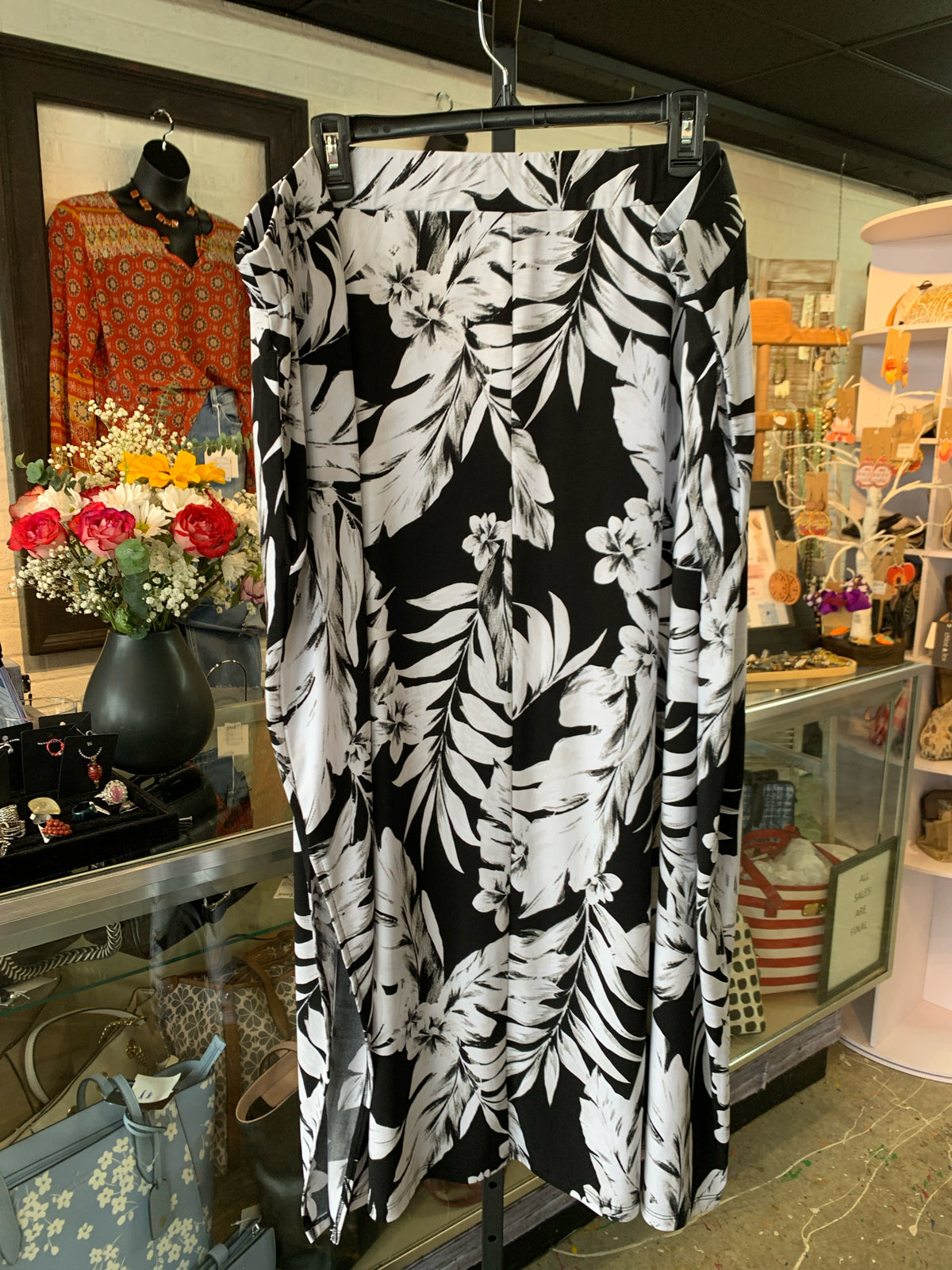 Lane Bryant Plus Bottoms Size 26/28 Skirt