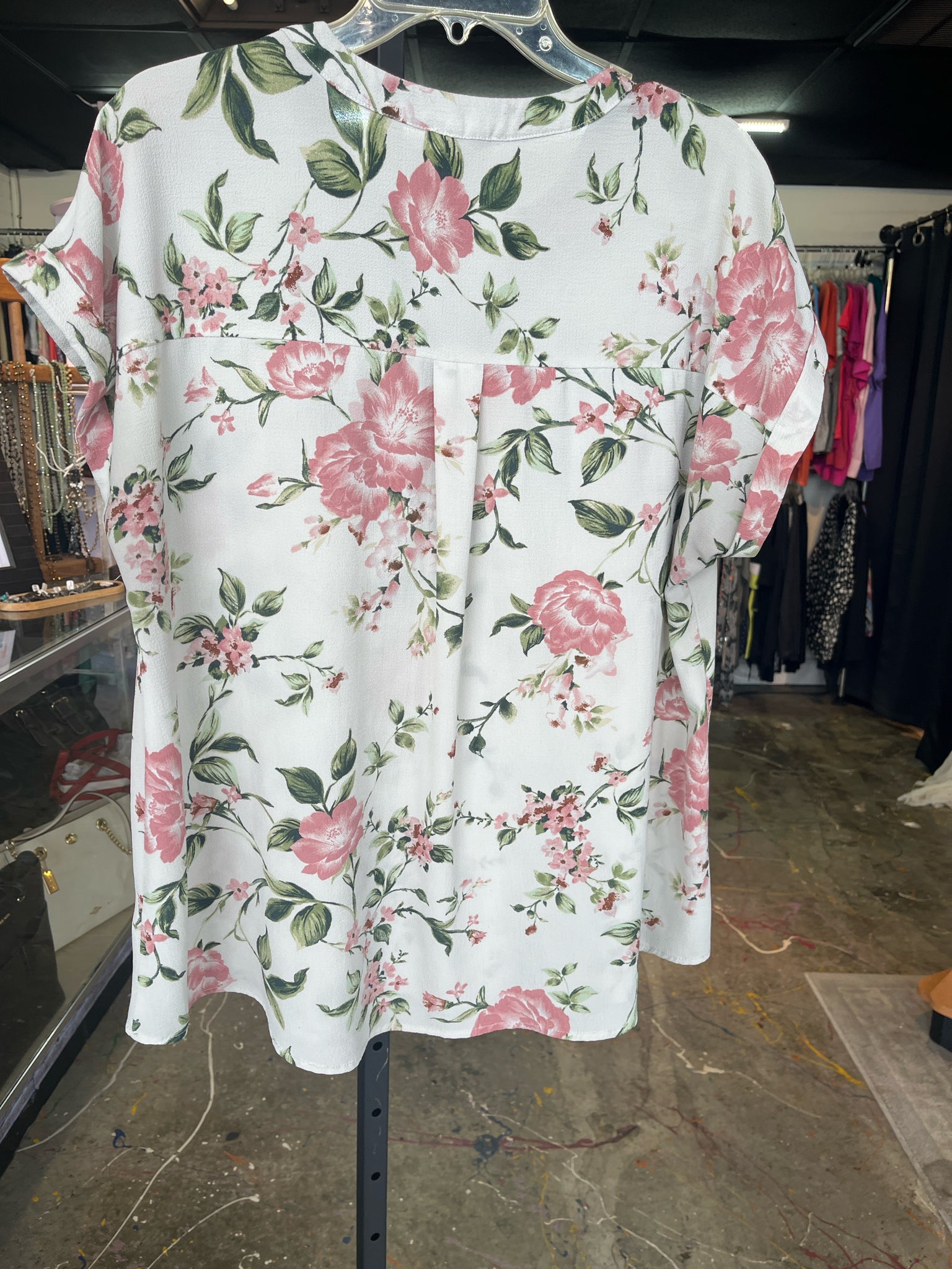 FLOWER & FEATHER Plus Tops Size 1X Blouse