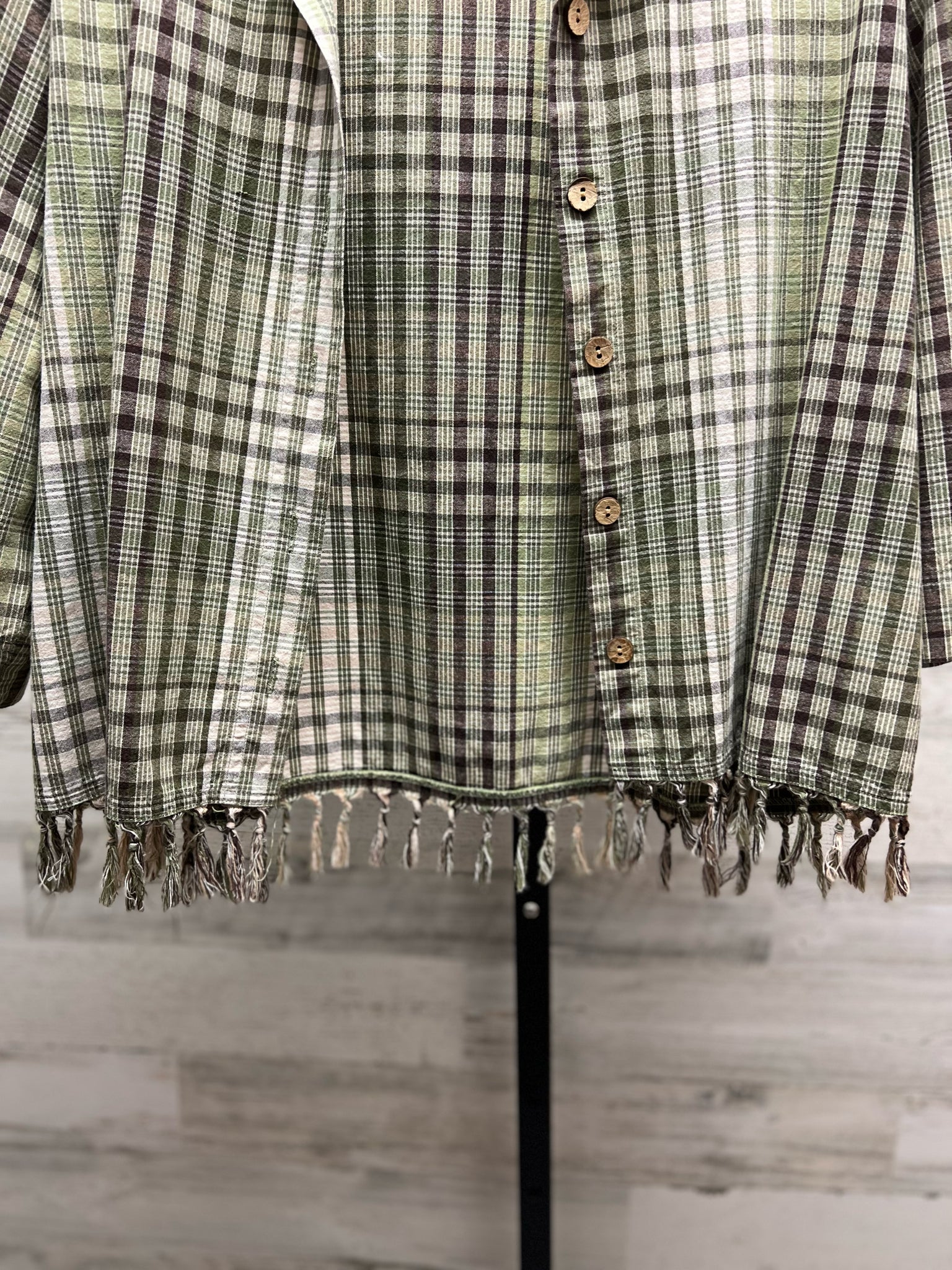 Size M MOUNTAIN LAKE Shirt