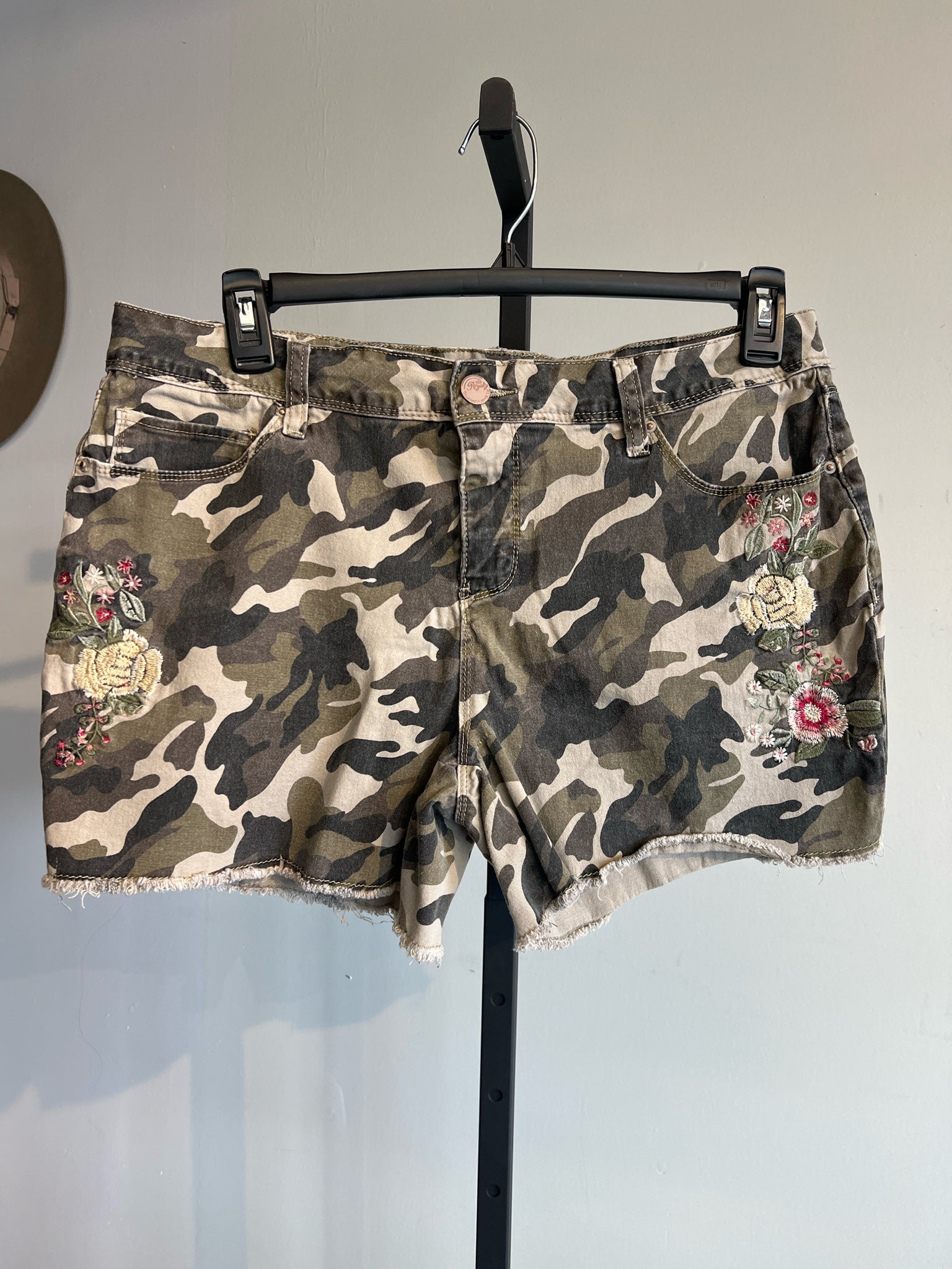 Royalty Plus Bottoms Size 14 Shorts