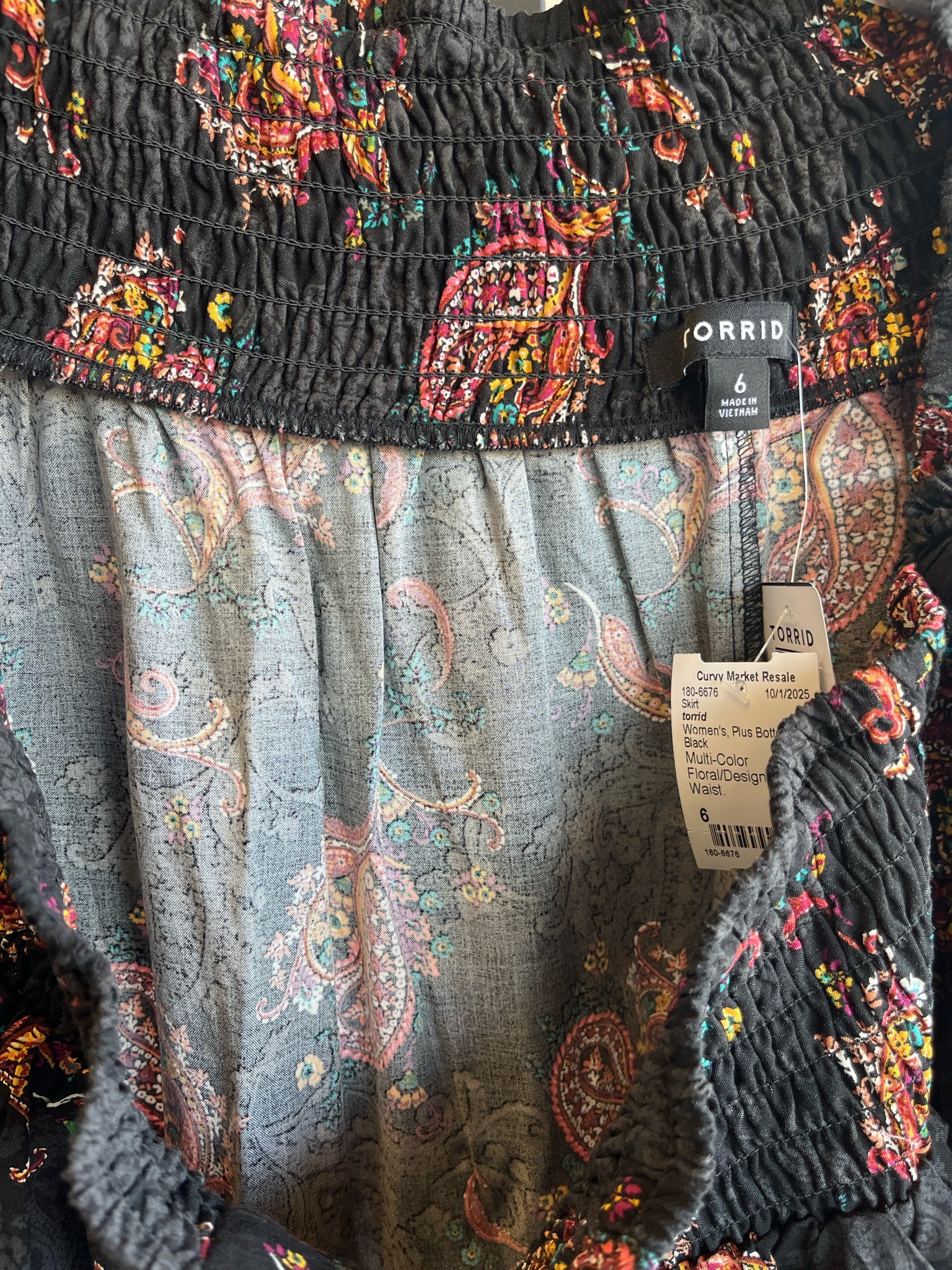 torrid Plus Bottoms Size 6 Skirt