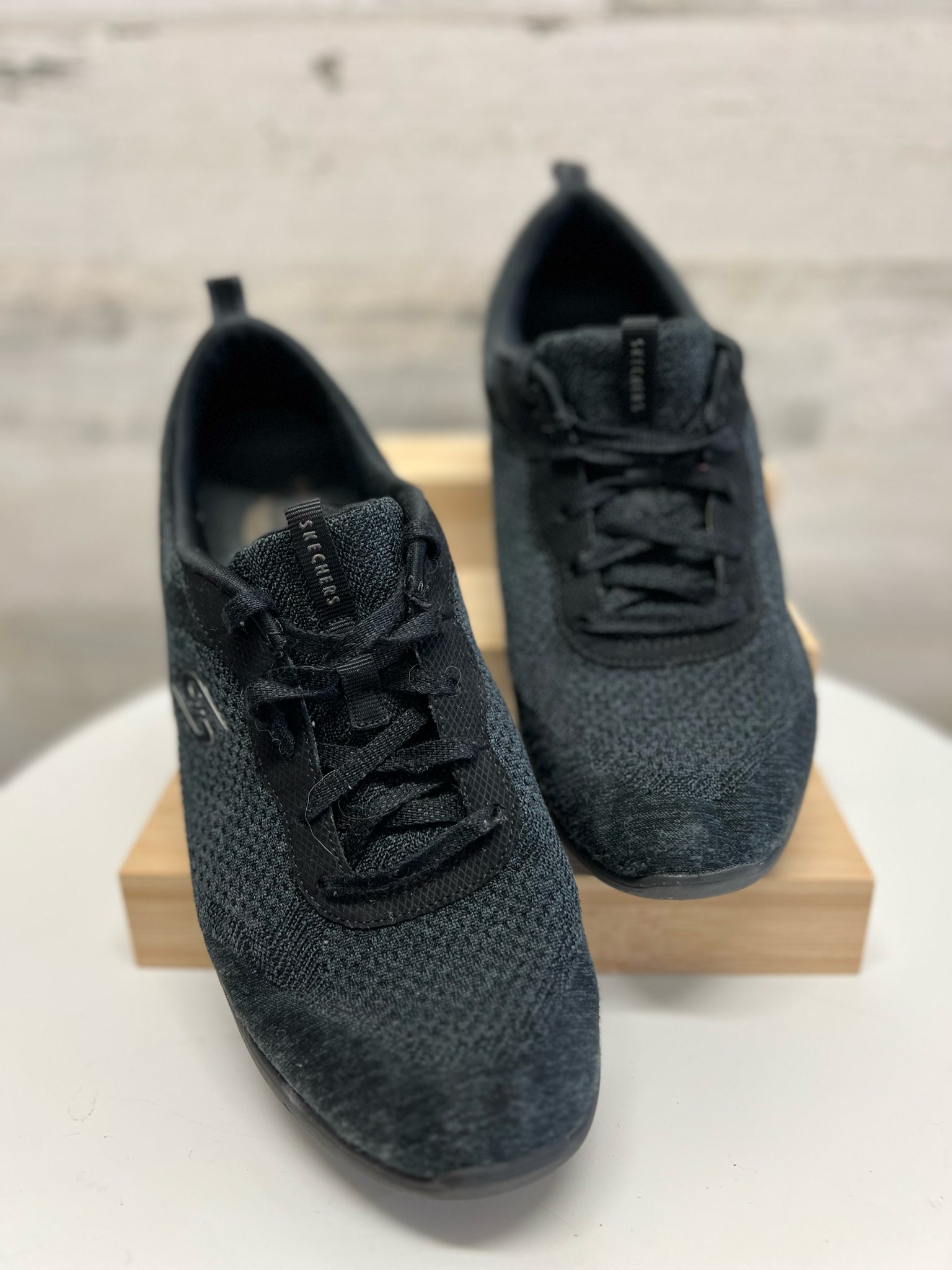 SKECHERS Shoes/Footwear 10 SHOES