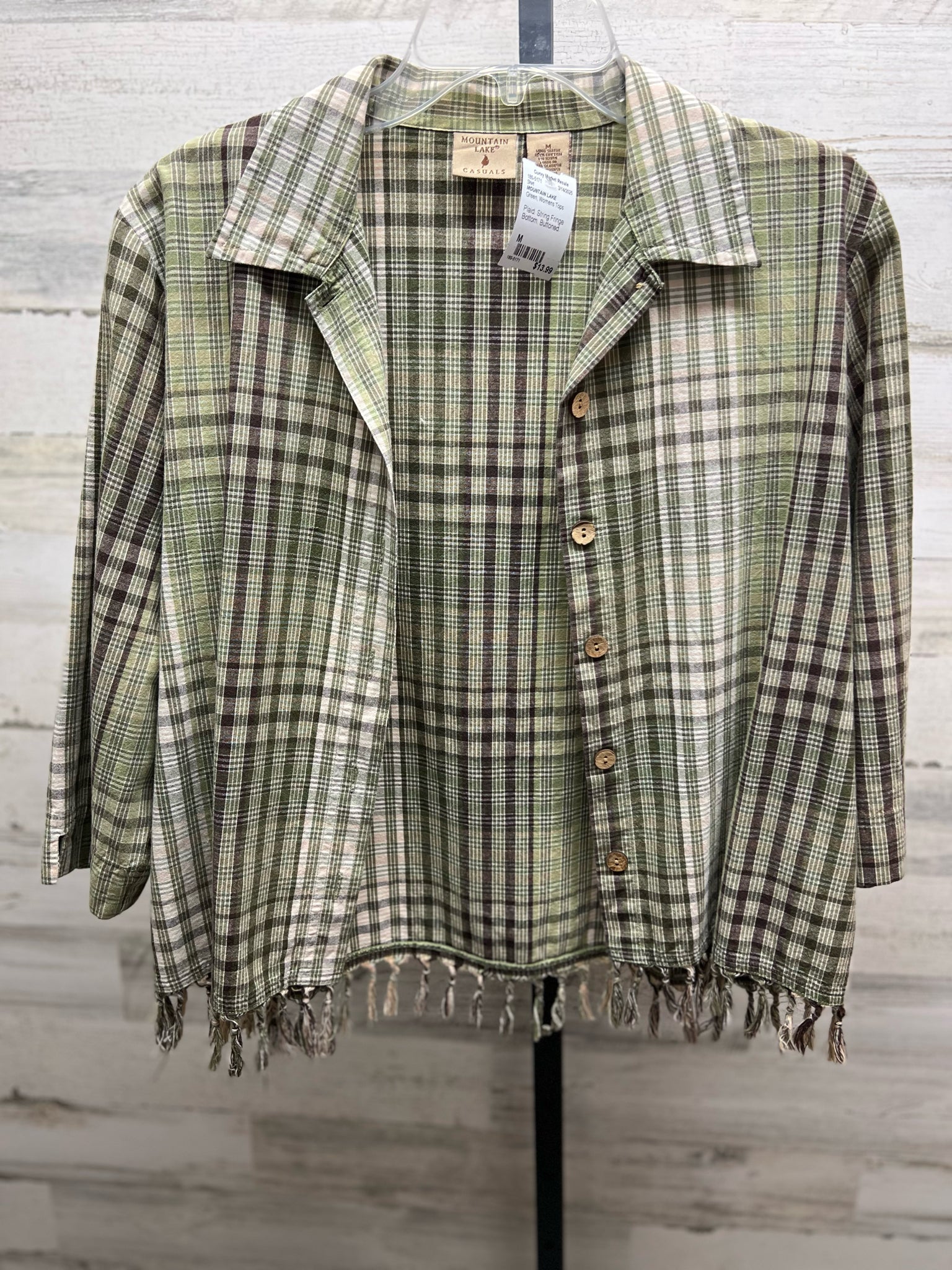 Size M MOUNTAIN LAKE Shirt