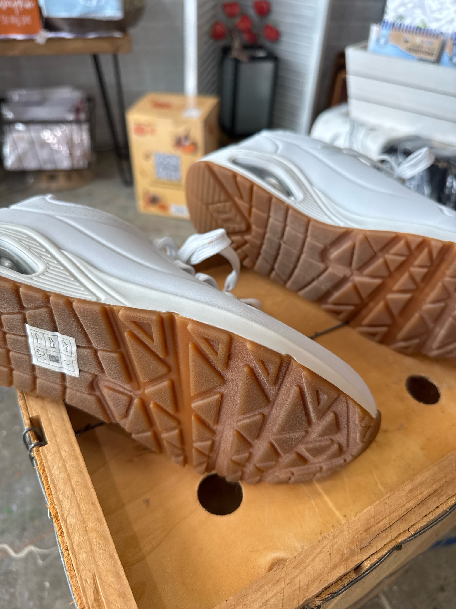 SKECHERS Shoes/Footwear 8.5 SHOES
