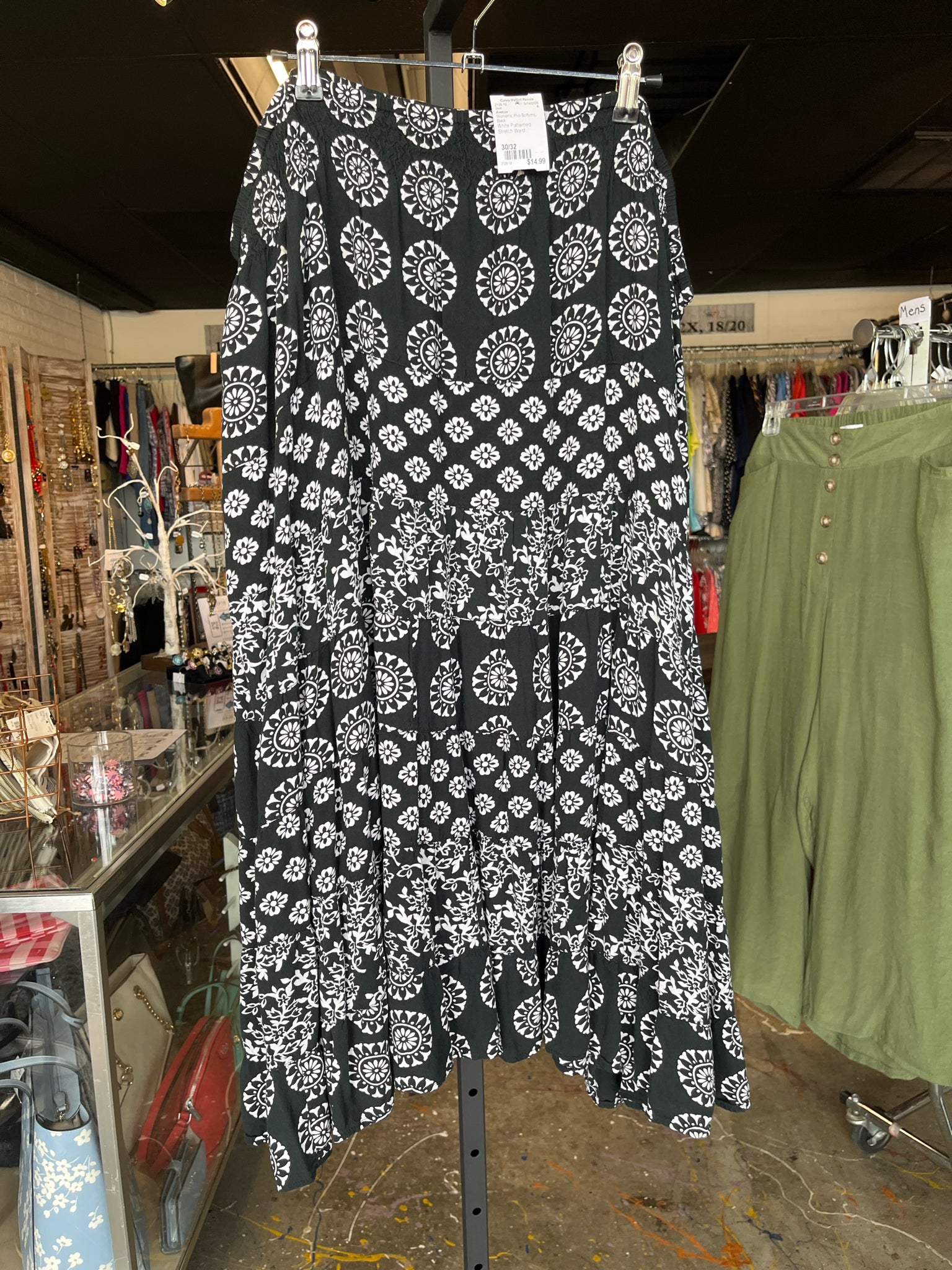 Avenue Plus Bottoms Size 30/32 Skirt