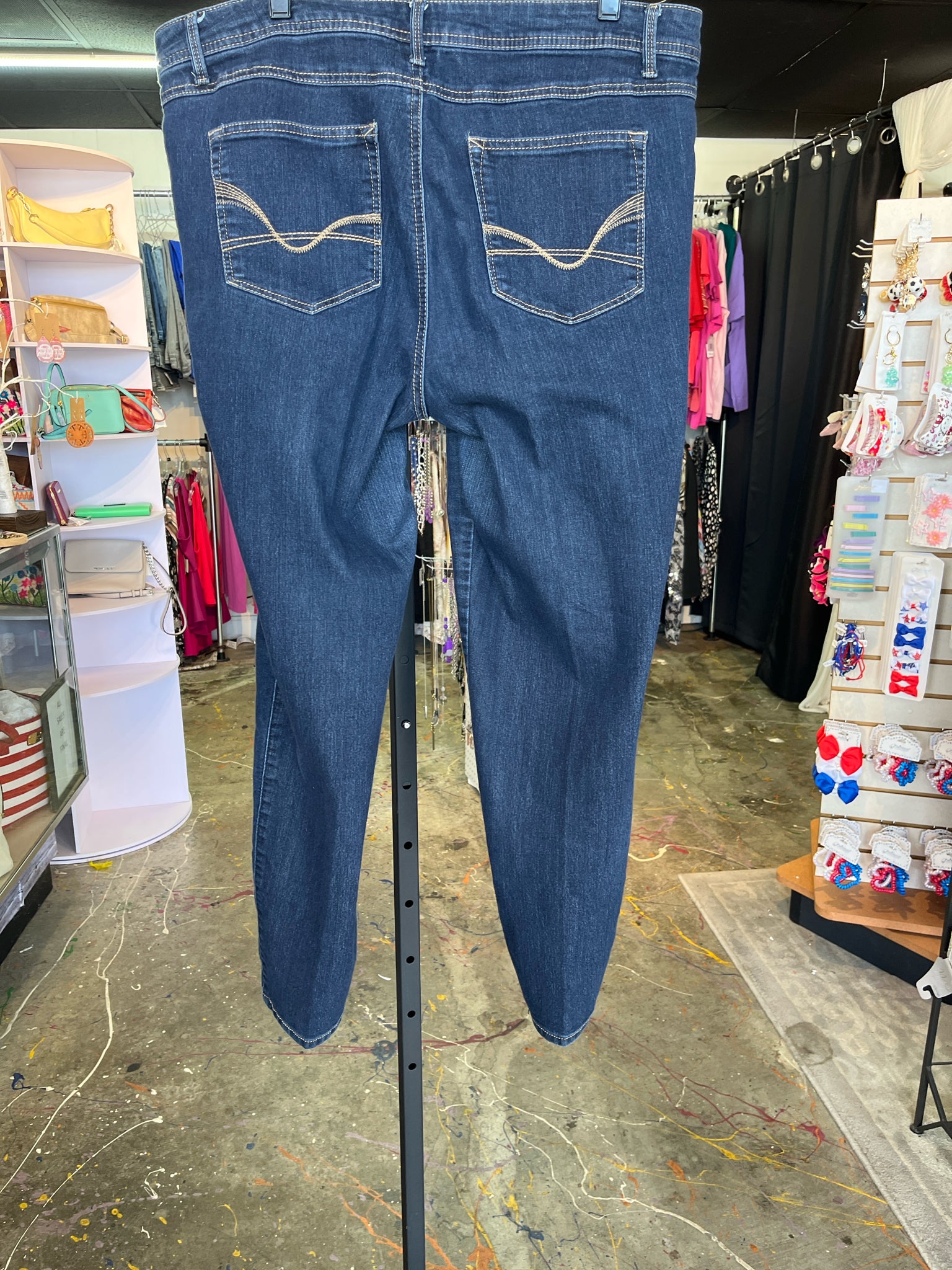 ROZ & ALI Plus Bottoms Size 16 Jeans