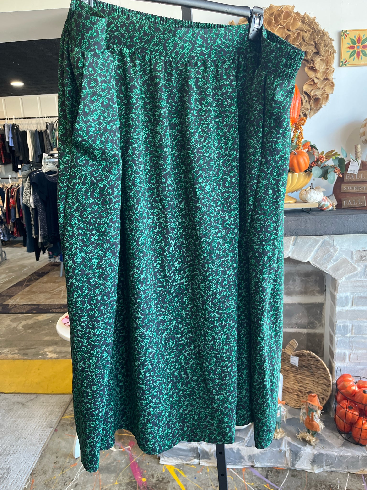 torrid Plus Bottoms Size 6 Skirt