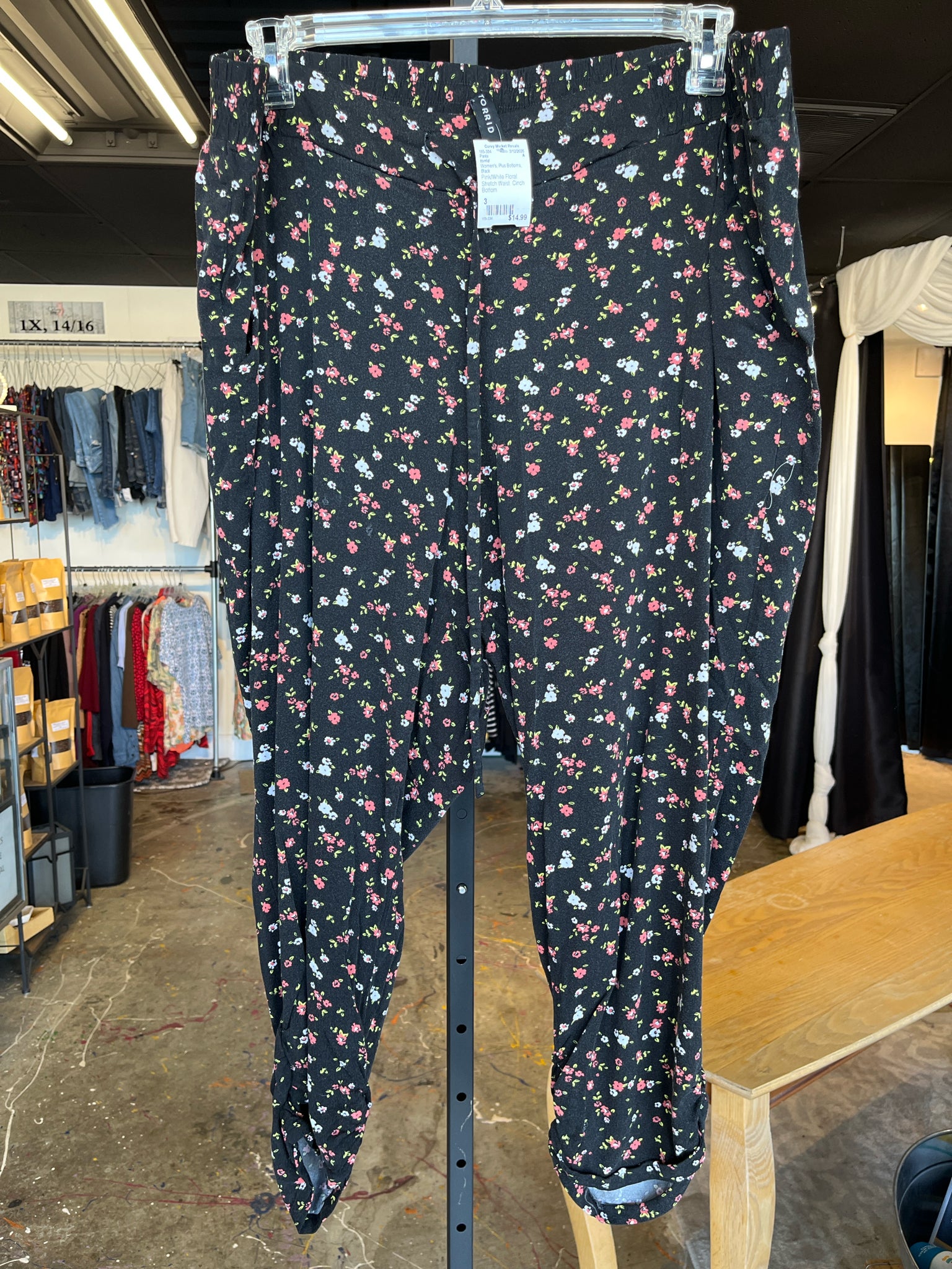 torrid Plus Bottoms Size 3 Pants