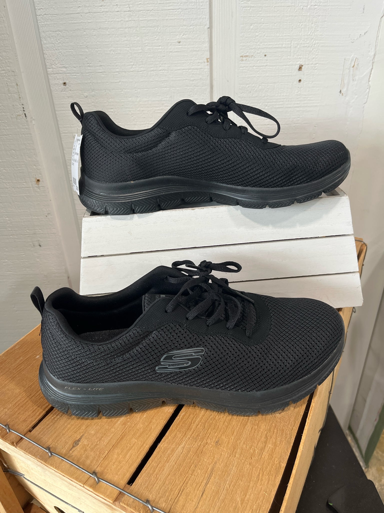 SKECHERS Shoes/Footwear 10 SHOES