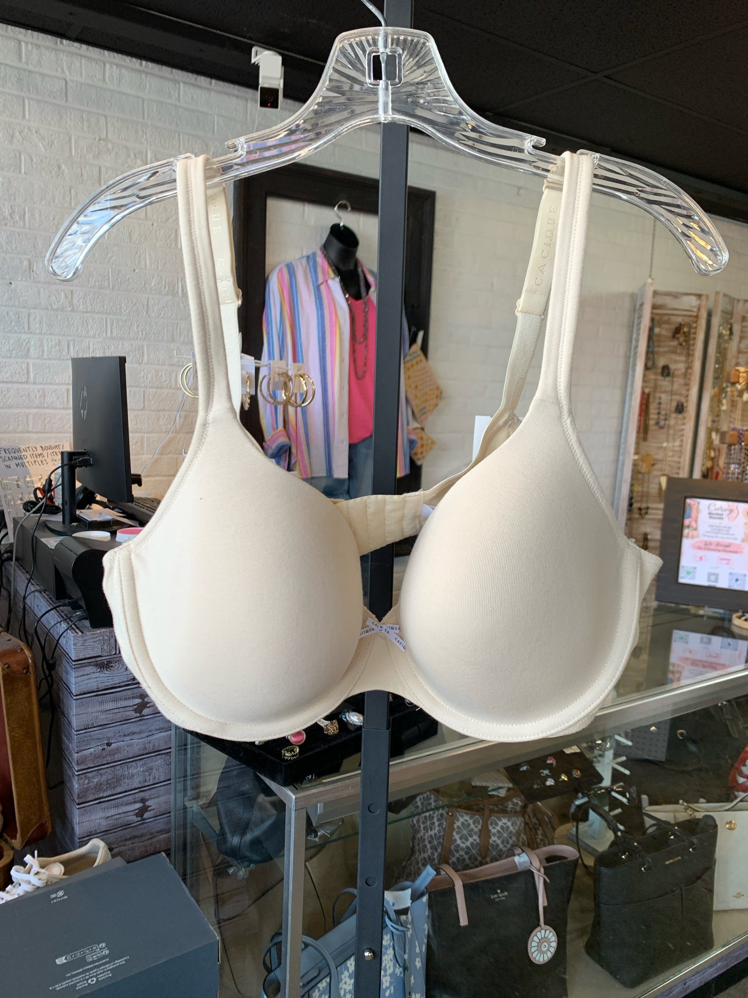 Cacique Plus Lingerie Size 40D Bra