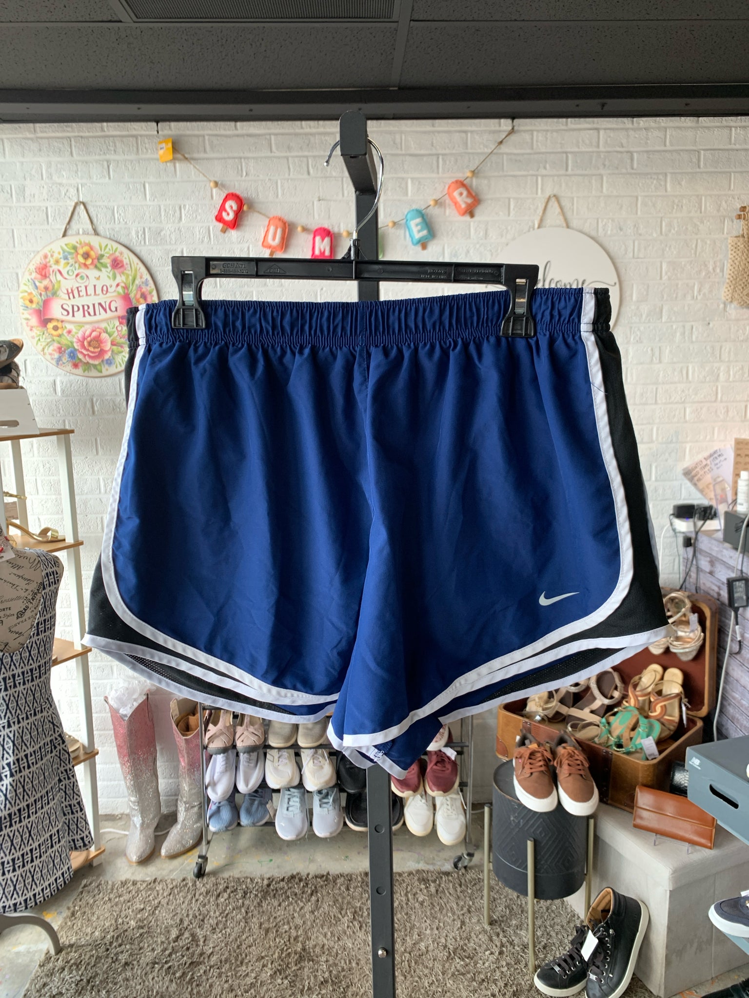 NIKE Plus Bottoms Size 1X Athletic Wear