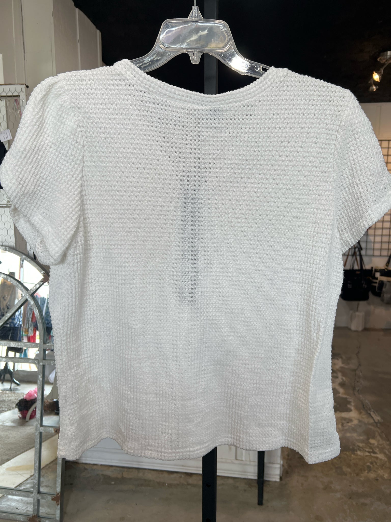 Size XL loness Shirt