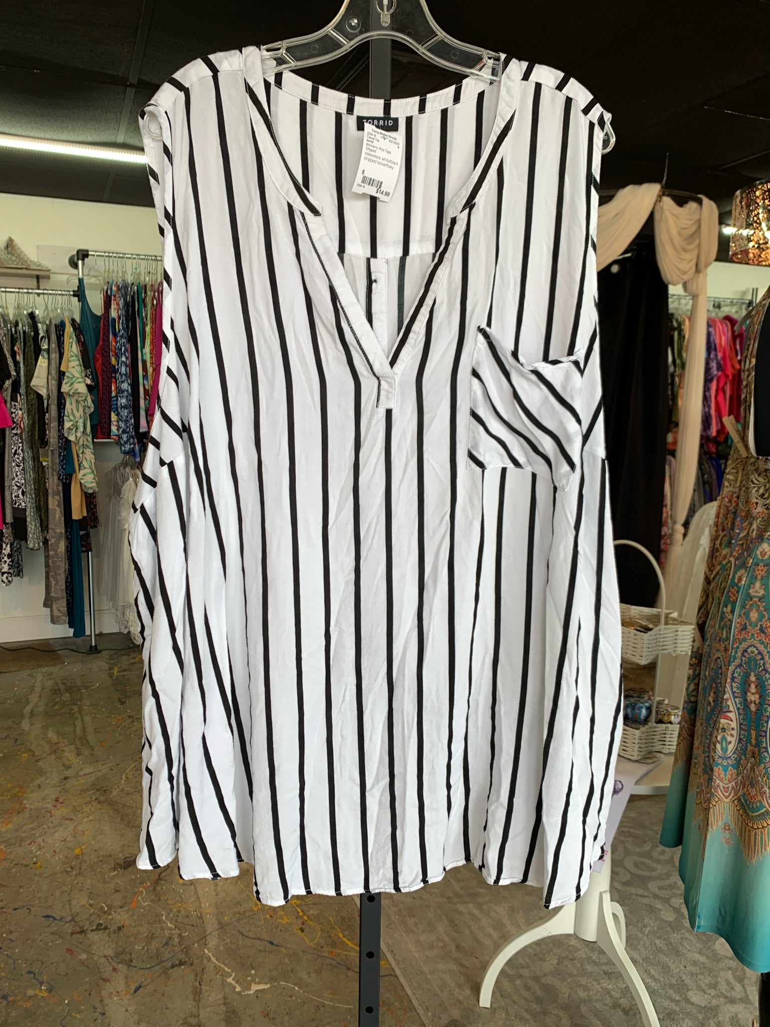 torrid Plus Tops Size 6 Casual Top