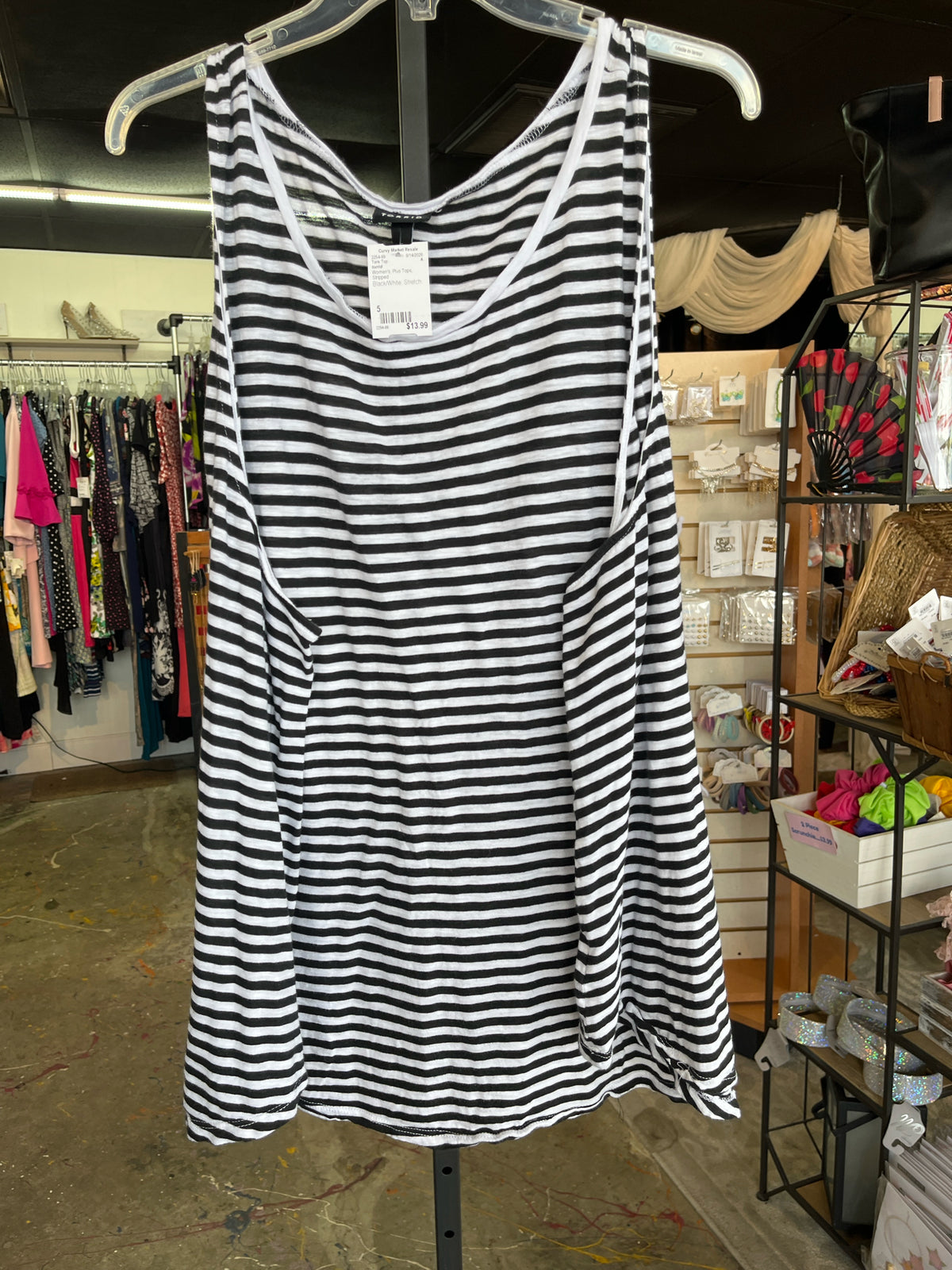 torrid Plus Tops Size 5 Tank Top