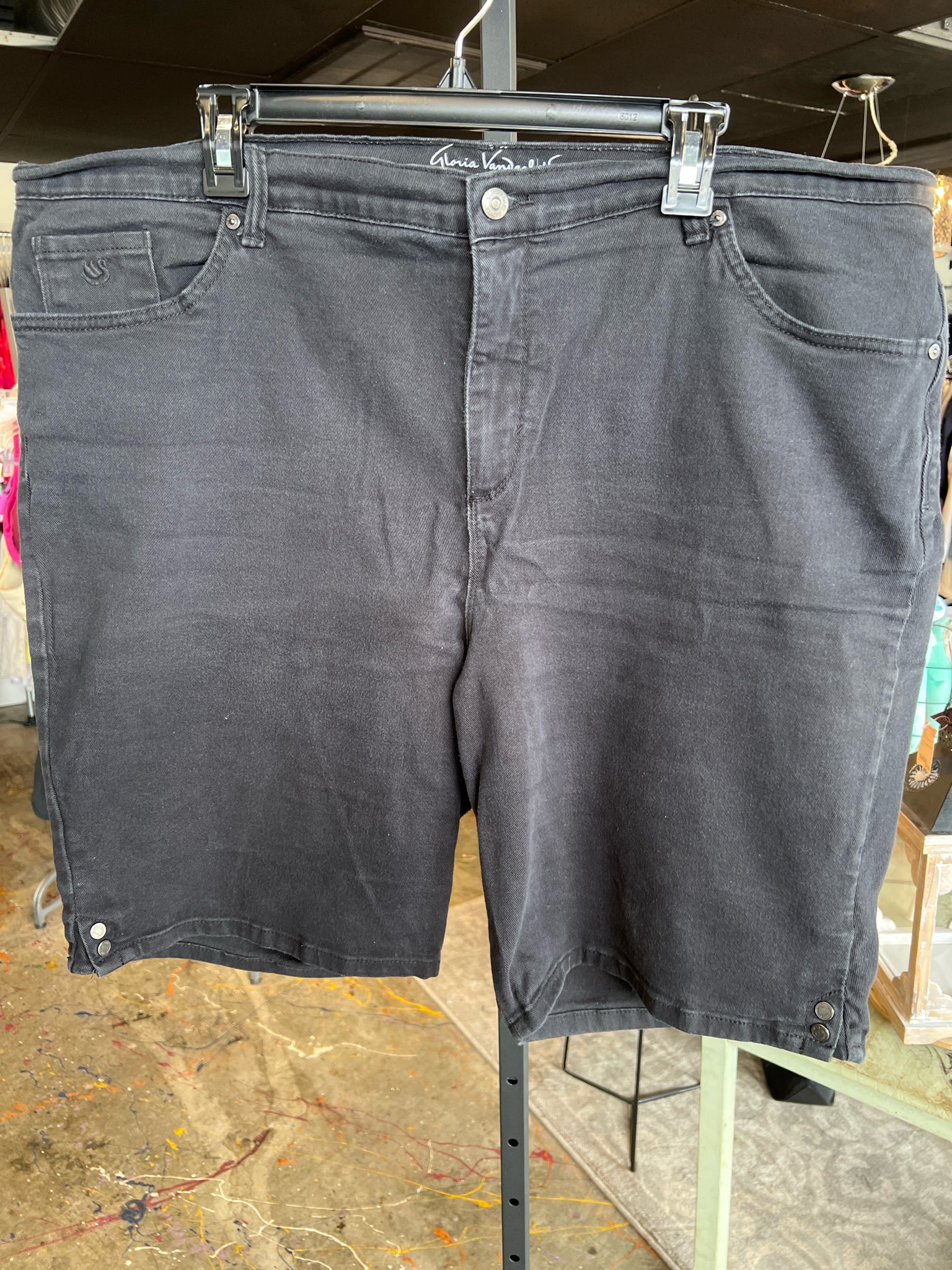 GLORIA VANDERBILT Plus Bottoms Size 20W Shorts