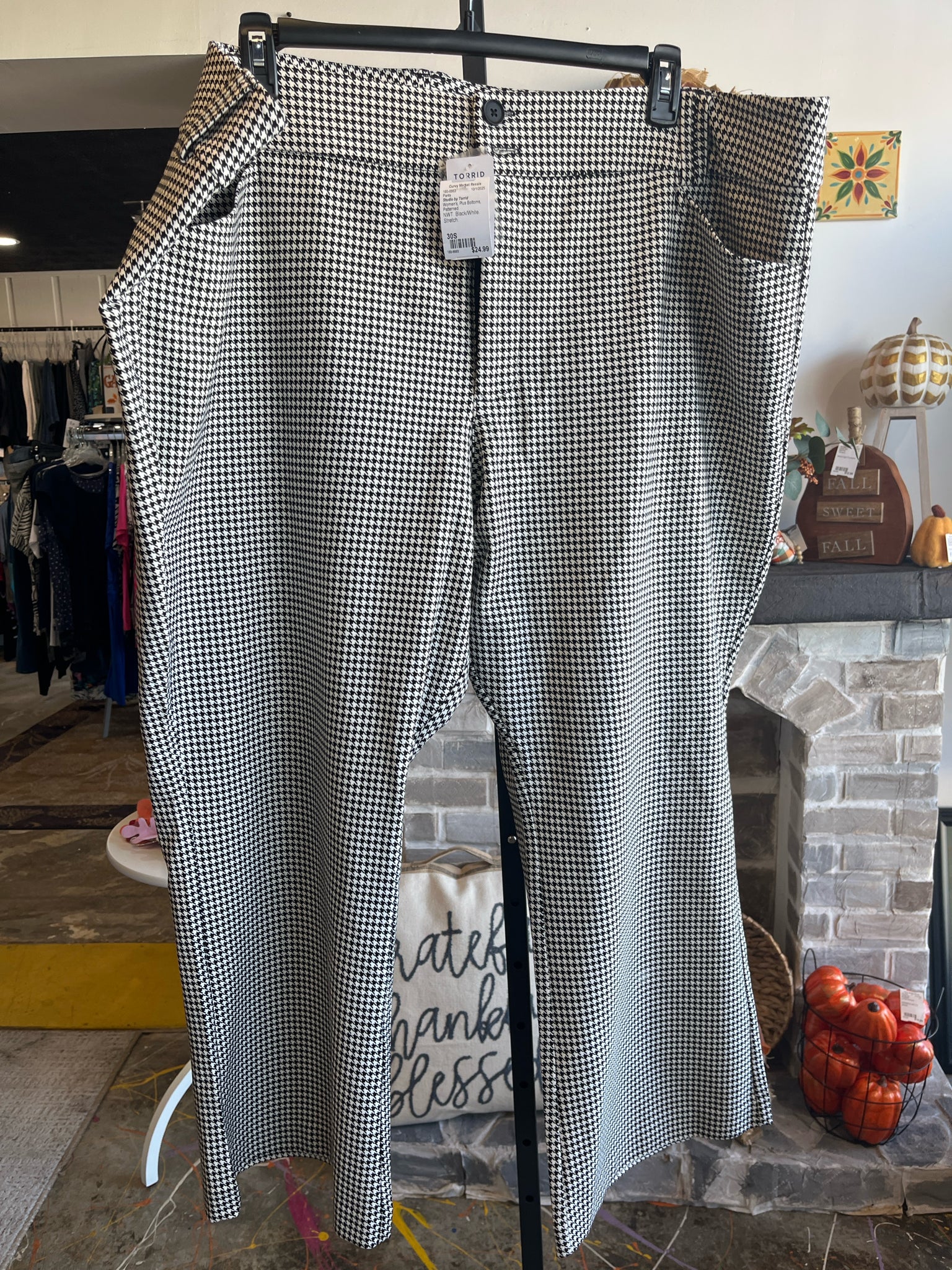 Studio by Torrid Plus Bottoms Size 30S Pants