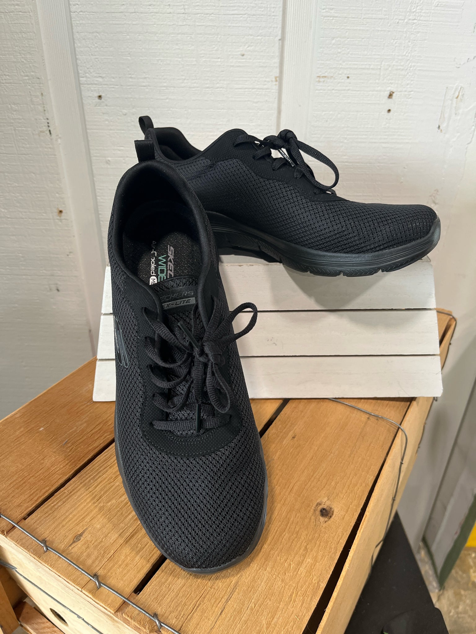 SKECHERS Shoes/Footwear 10 SHOES
