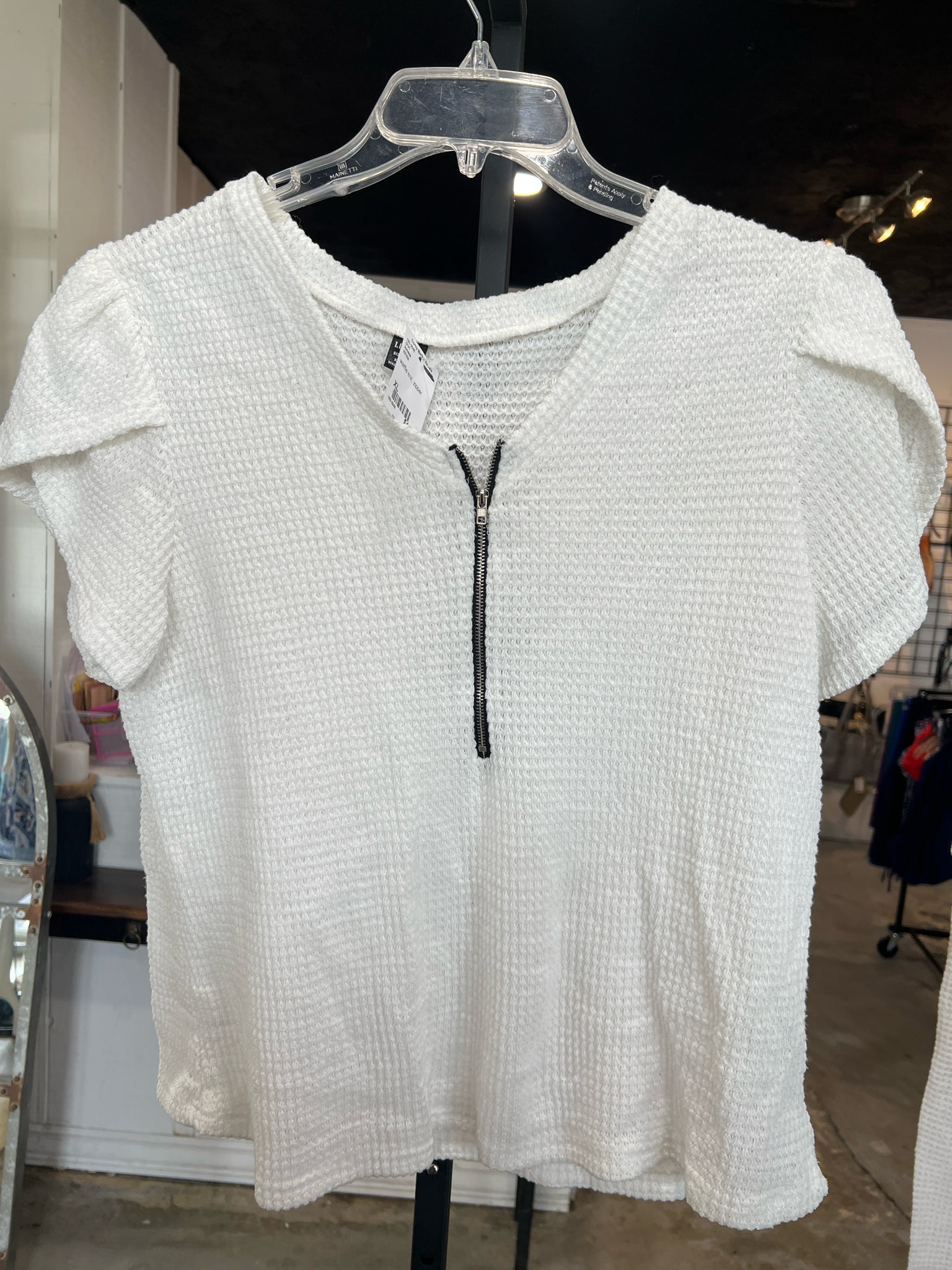 Size XL loness Shirt