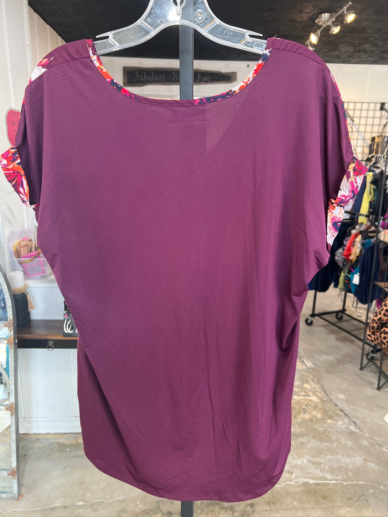 AUW Size M Shirt