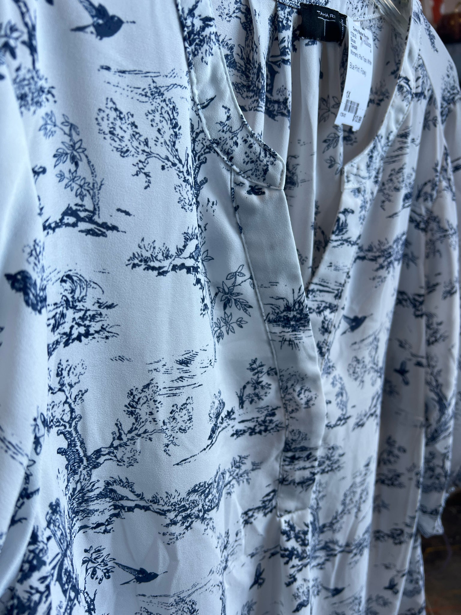 TAHARI Plus Tops Size 1X Blouse